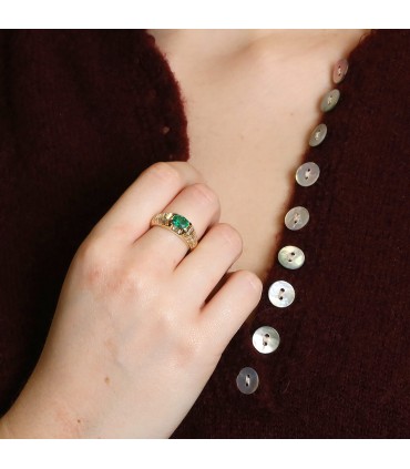Emerald, diamonds and gold ring