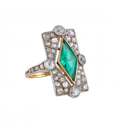 Bague or, platine, diamants et pierre verte