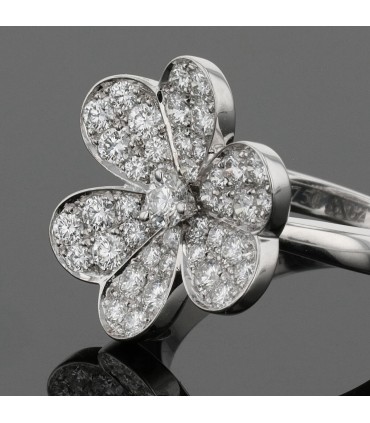Van Cleef & Arpels Frivole diamonds and gold ring