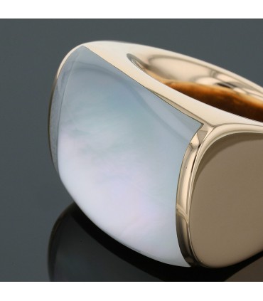 Vhernier gold, quartz, mother-of-pearl ring
