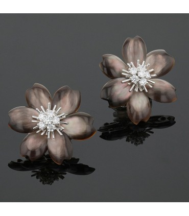 Boucles d’oreilles Van Cleef & Arpels Rose de Noël