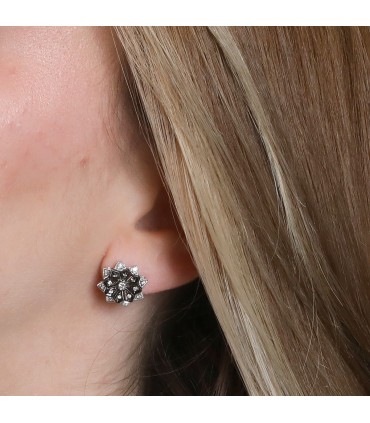 Gold and diamonds earrings