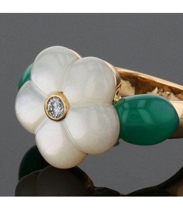 Van Cleef & Arpels mother-of-pearl, chrysoprase, diamond and gold ring