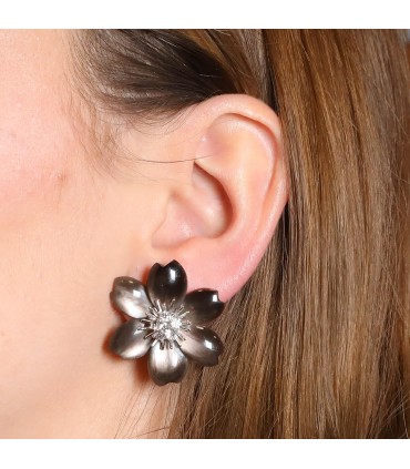 Boucles d’oreilles Van Cleef & Arpels Rose de Noël