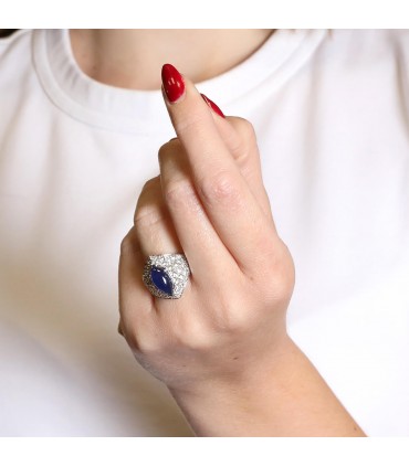 Sapphire, diamonds and gold ring