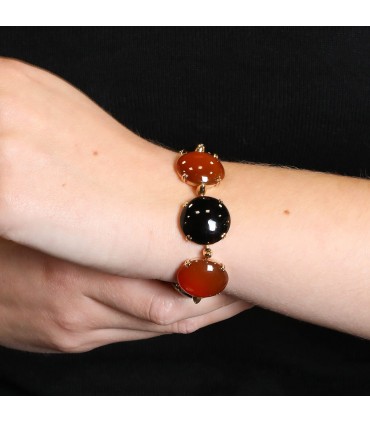 Gold, onyx and carnelian bracelet