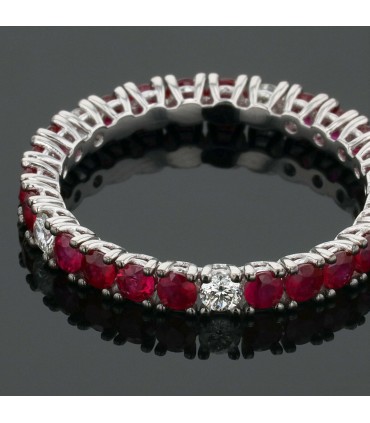 Alliance or, rubis, diamants