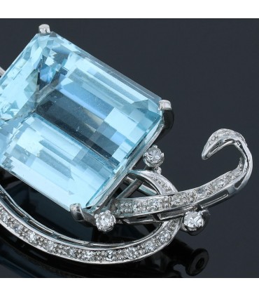Aquamarine, diamonds and gold brooch