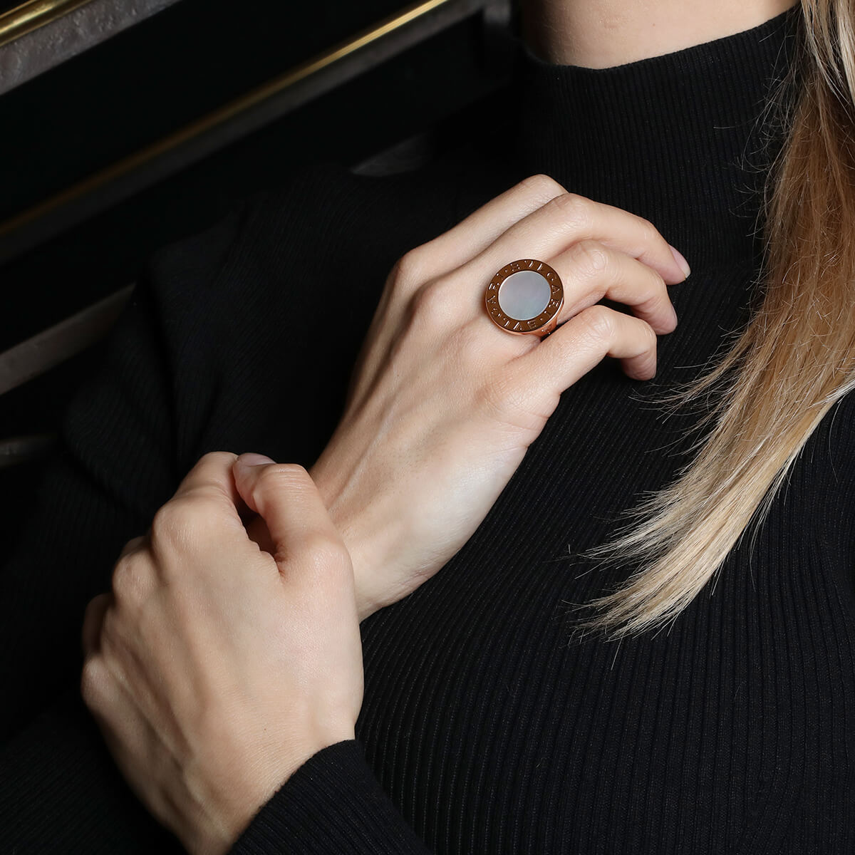 Bulgari Bulgari mother or pearl and gold ring