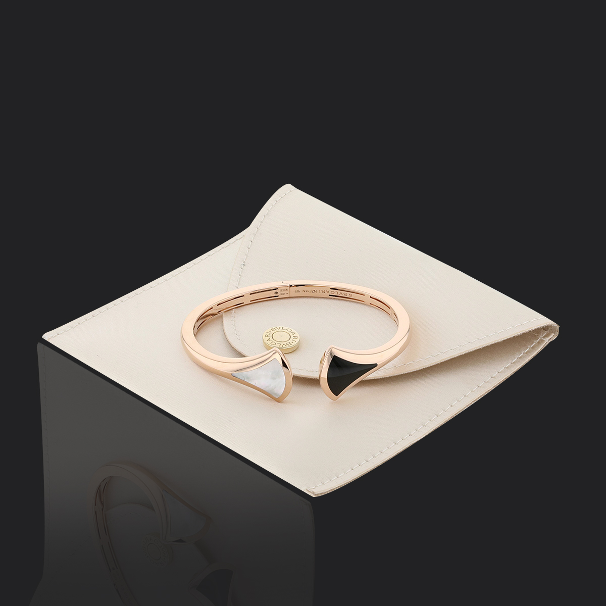 Bulgari Divas Dream mother of pearl onyx and gold bracelet