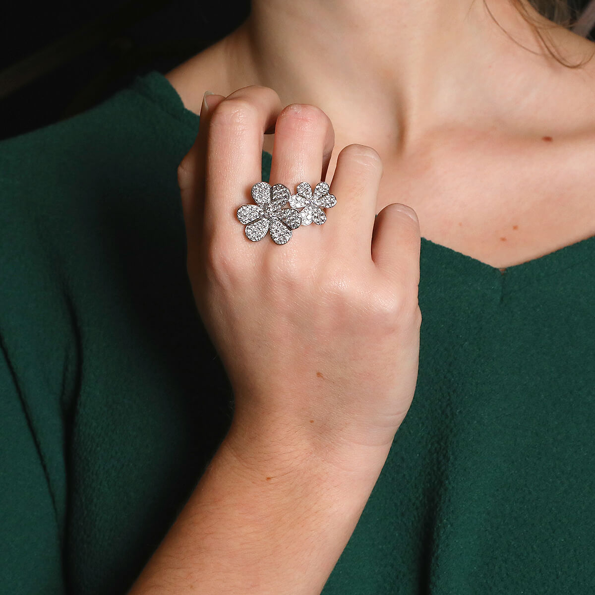 Bague Van Cleef Arpels Entre les Doigts Frivole