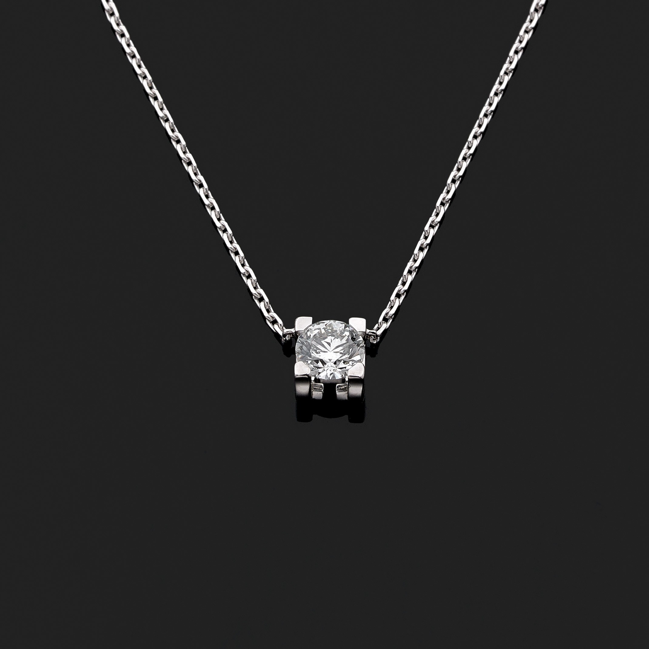 Collier C de Cartier